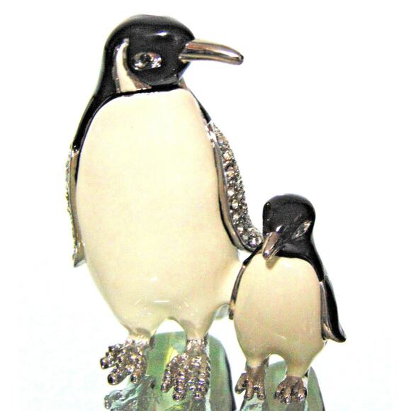 NEW Enameled Metal PENGUIN & BABY TRINKET BOX FIGURINE Austrian Crystals In Box - Picture 1 of 6